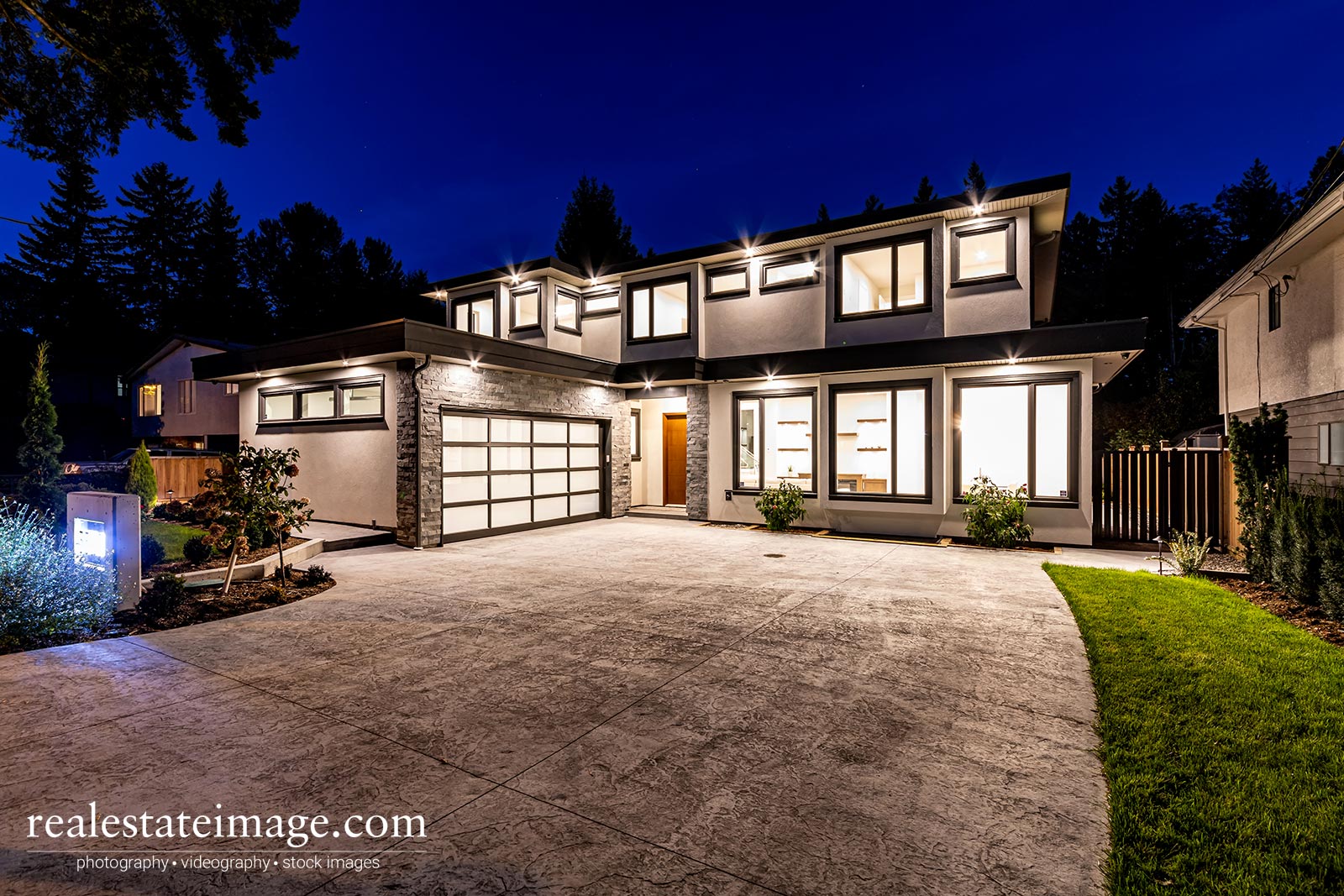 realestateimage.com night