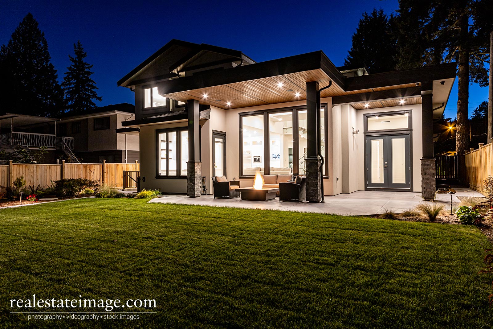 realestateimage.com night